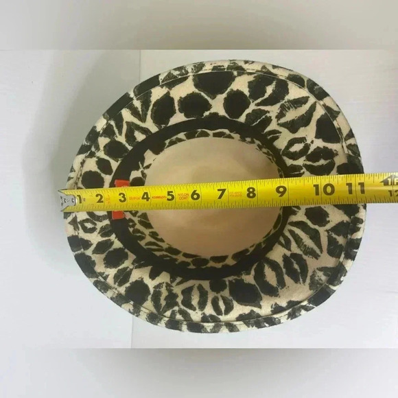 🖤”Kirna Zabete” 100% Wool Fedora Cream w/ Black/Gray Kiss Print 💋 - Picture 10 of 13